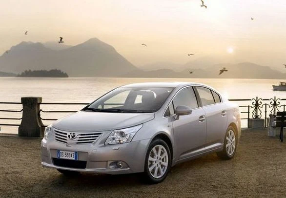 TOYOTA AVENSIS 2011 PROBLEMAS