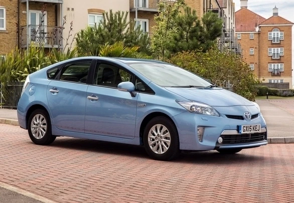 TOYOTA PRIUS PLUG-IN HYBRID 2014 PROBLEMAS